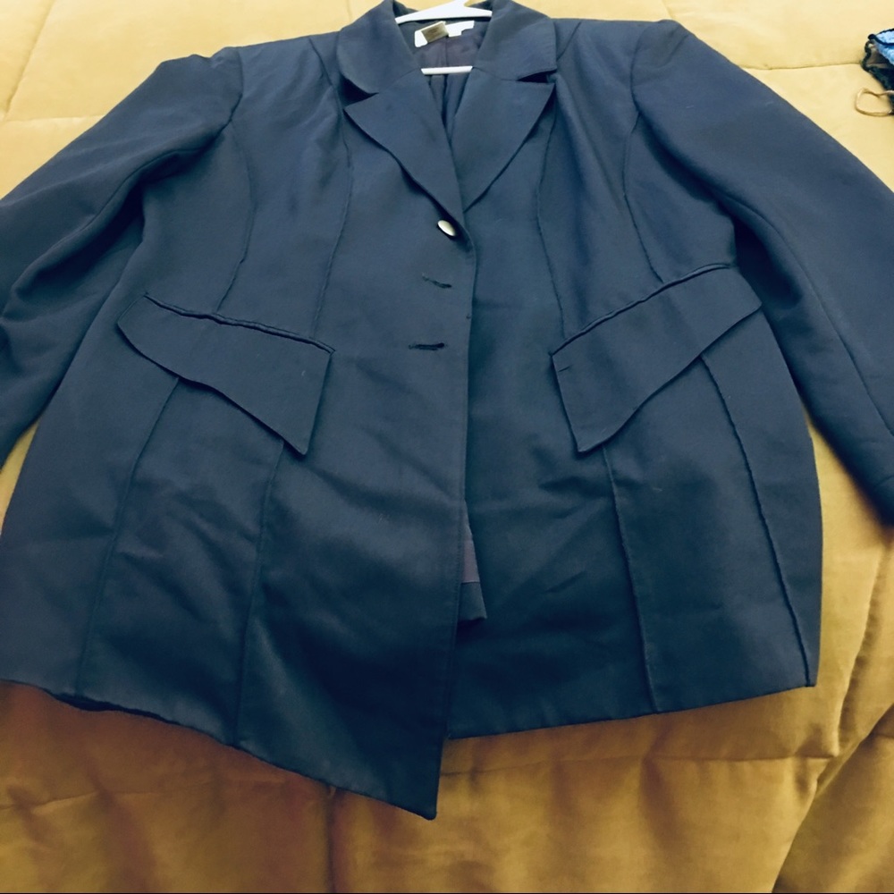 Suit - Picture 5 of 8
